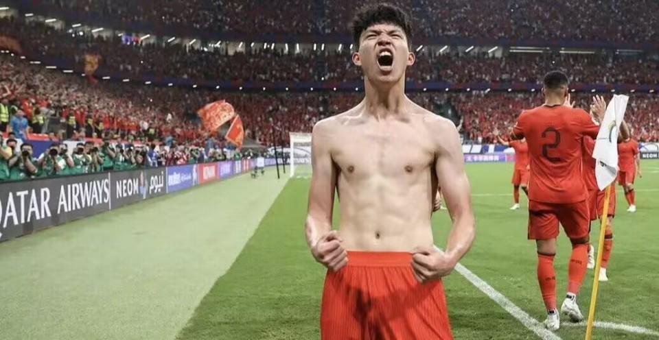 王钰栋，拒绝德甲合同，放弃留洋？在中超拿300万顶薪