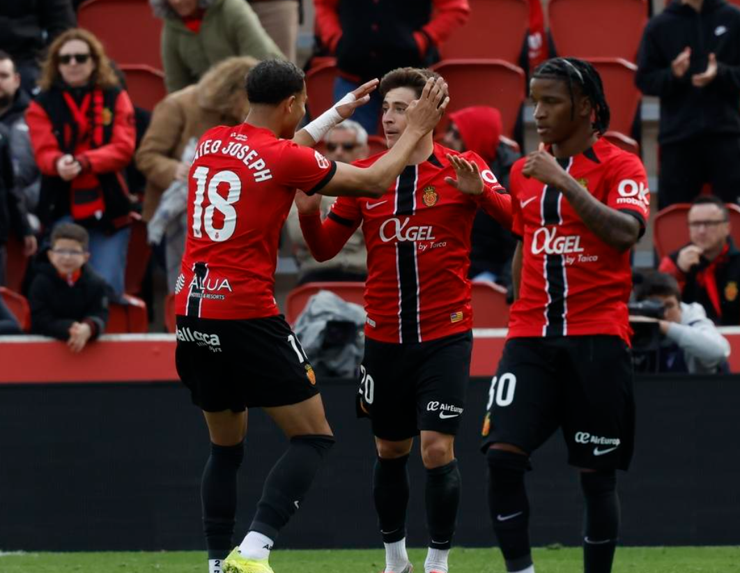 西甲最新积分战报：前2相差4分，巴萨压制皇马，西班牙人惨遭逆转