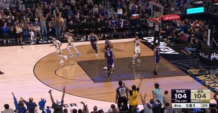 7M体育-力挽狂澜！库里三分命中扳平比分 随后助波杰姆斯基三分反超